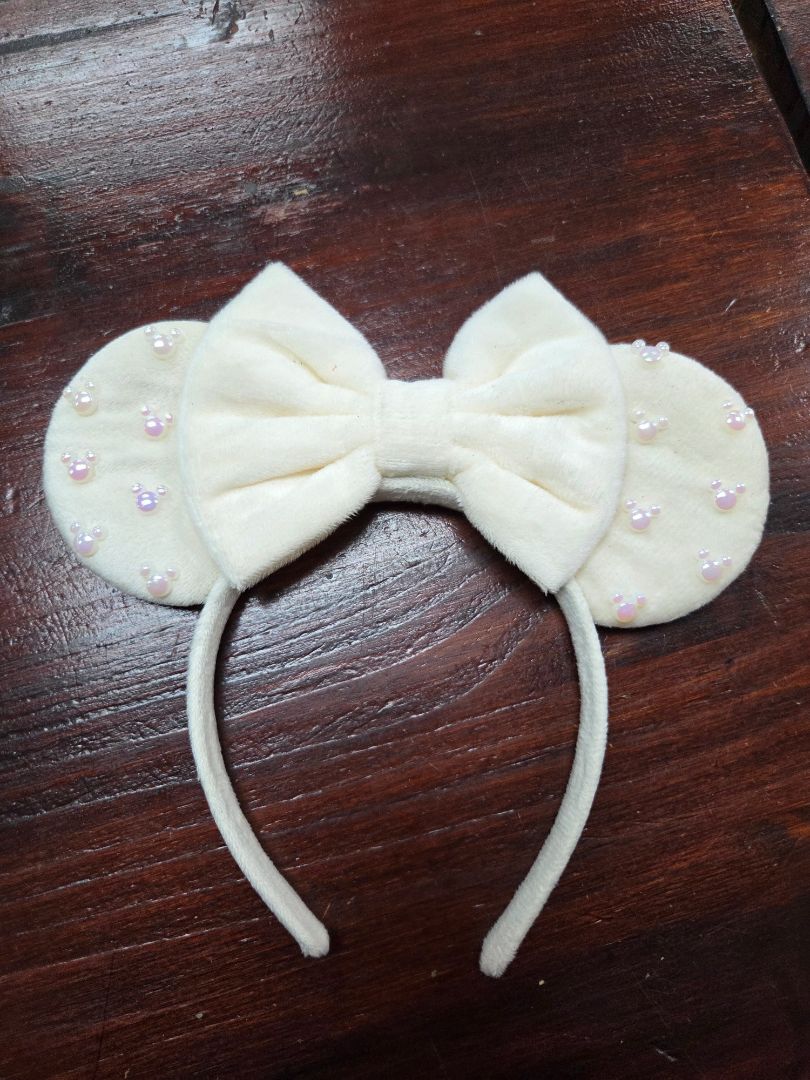 white pearl minnie ears