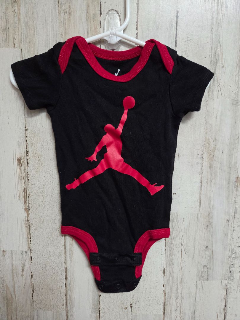 BLACK JORDAN LOGO ONESIE, BOY 0-6M