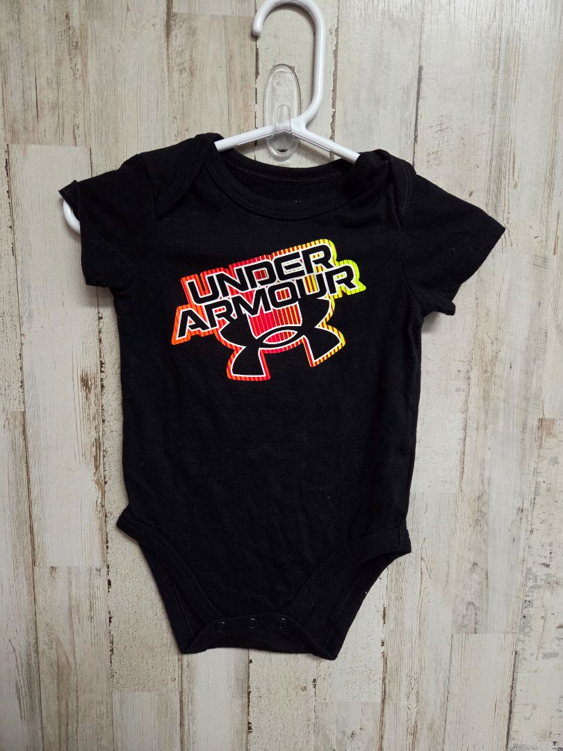 BLACK UNDER ARMOUR LOGO ONESIE, BOY 12M