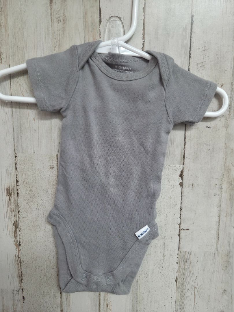 GREY MODERN MOMENTS BASIC ONESIE, BOY NB