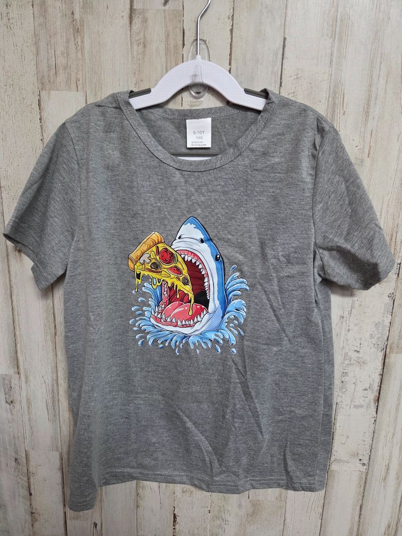 GREY SHARK PIZZA TEE, BOY 9/10