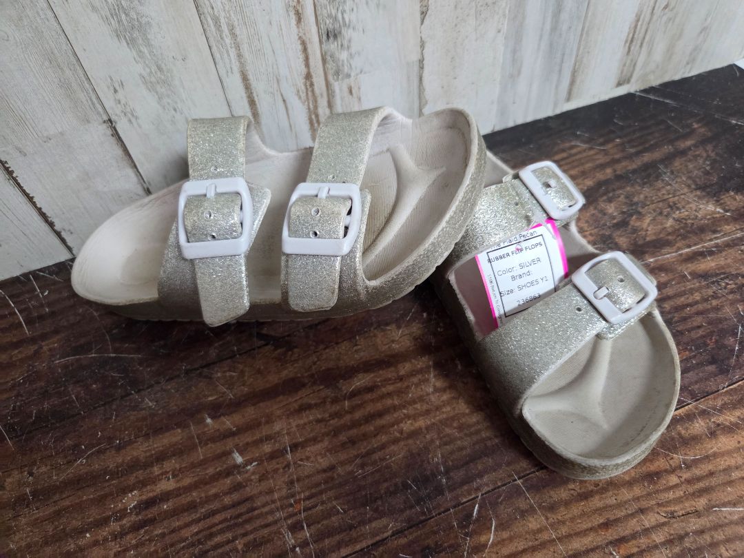 SILVER RUBBER FLIP FLOPS, SHOES Y1