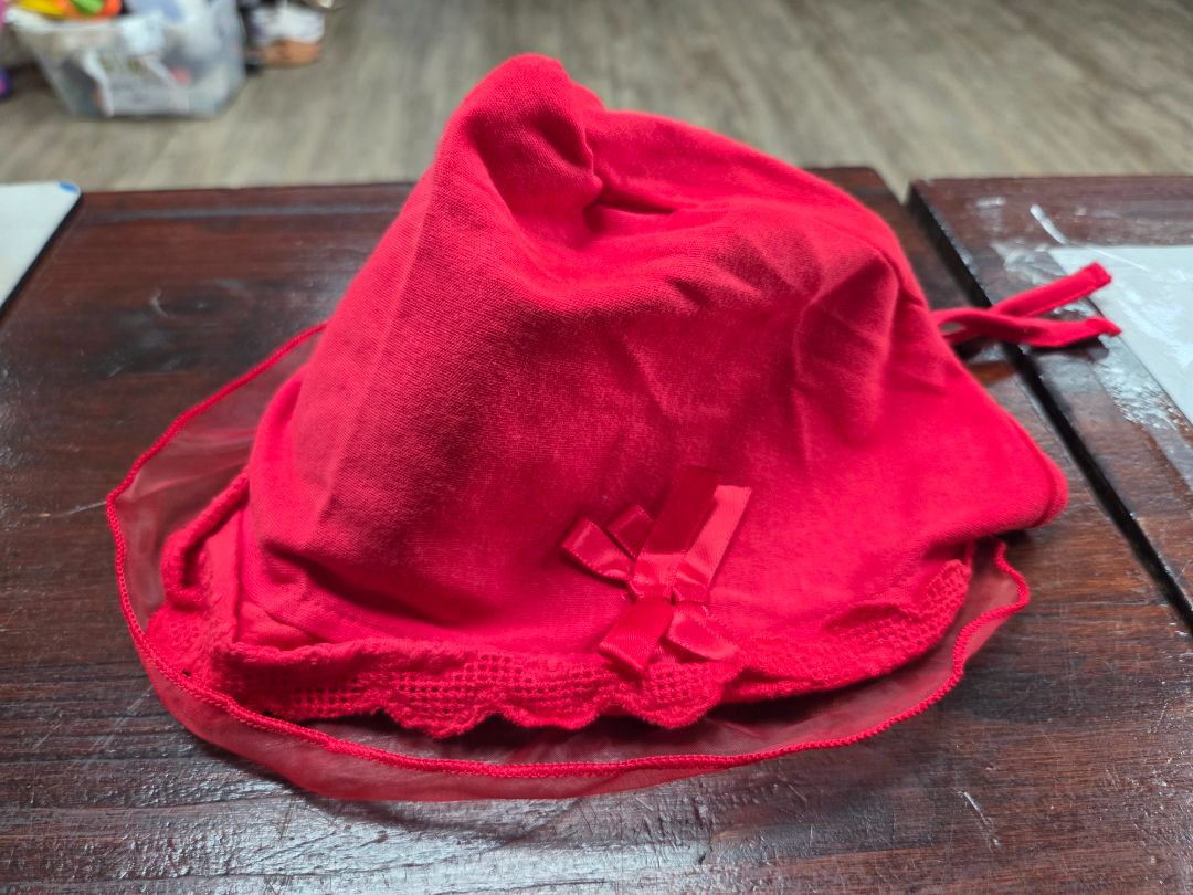 RED BOW BONNET