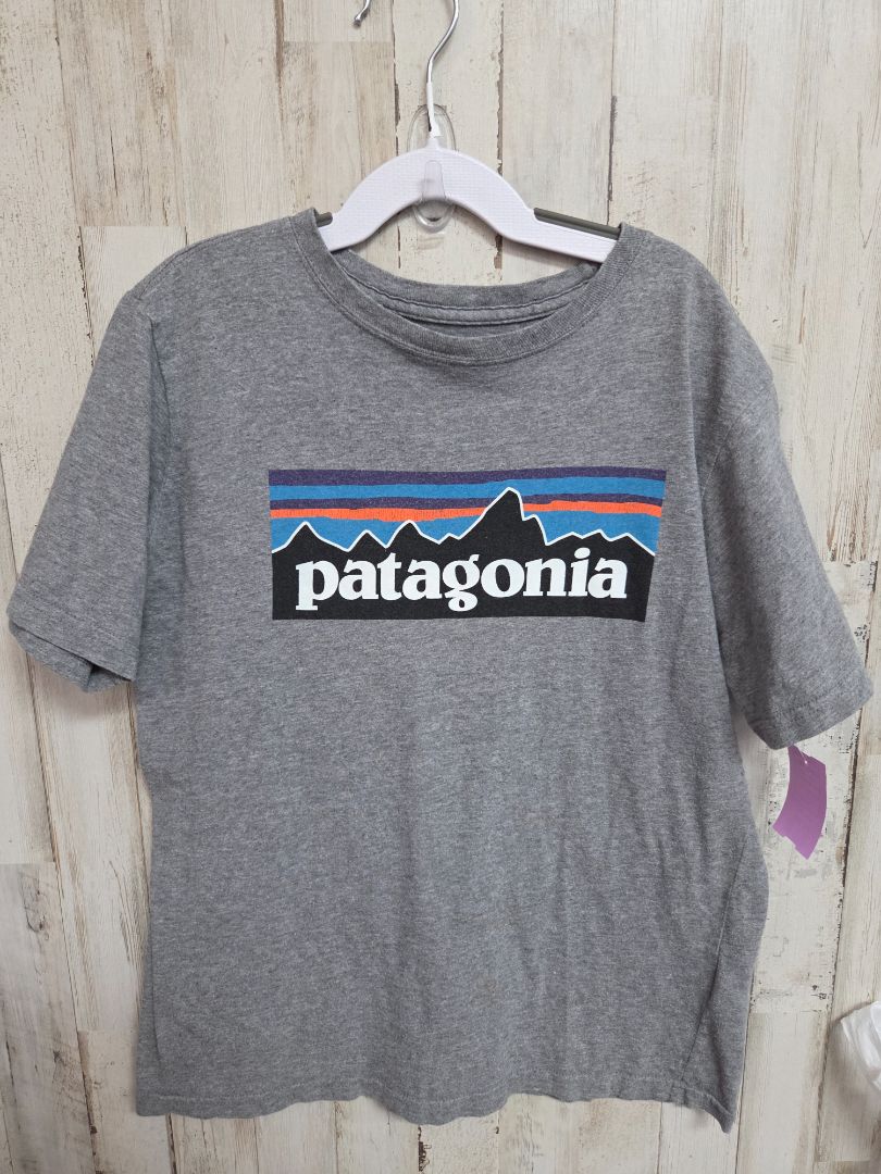 GREY PATAGONIA LOGO TEE, BOYS 10/12