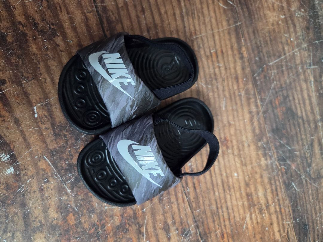 GREY NIKE LOGO SLIDES, SHOES 4