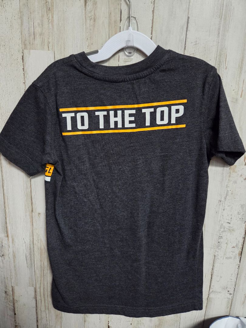 CHARCOAL COLOSSEUM USM LOGO TEE, BOY 6/7