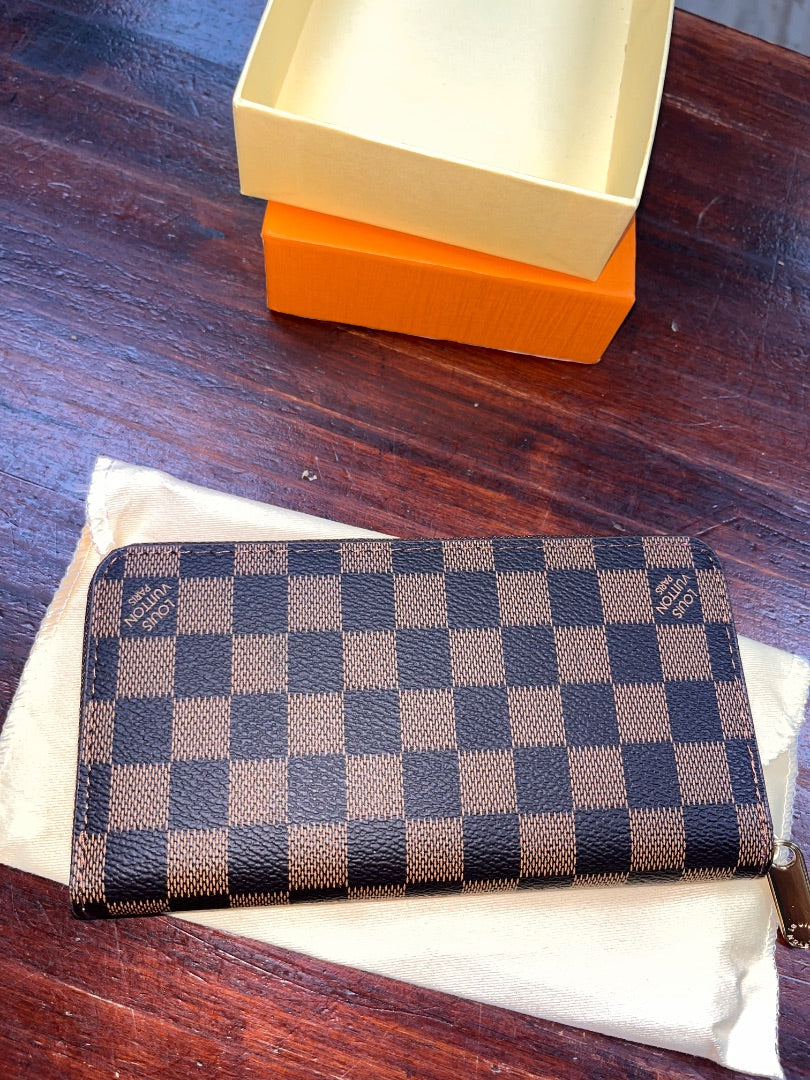 BROWN INSPIRED ZIP CHECKERED WALLET