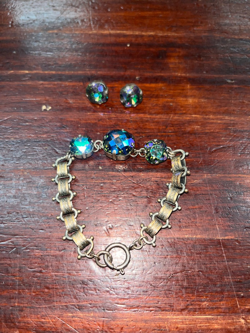 BLUE IRRIDESCENT BRACELET/EARRING SET