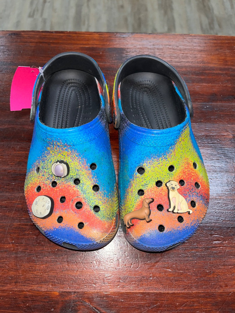 MULTI CROCS MULTI PRINT RUBBER SHOES WITH CHARMS, SHOES Y1