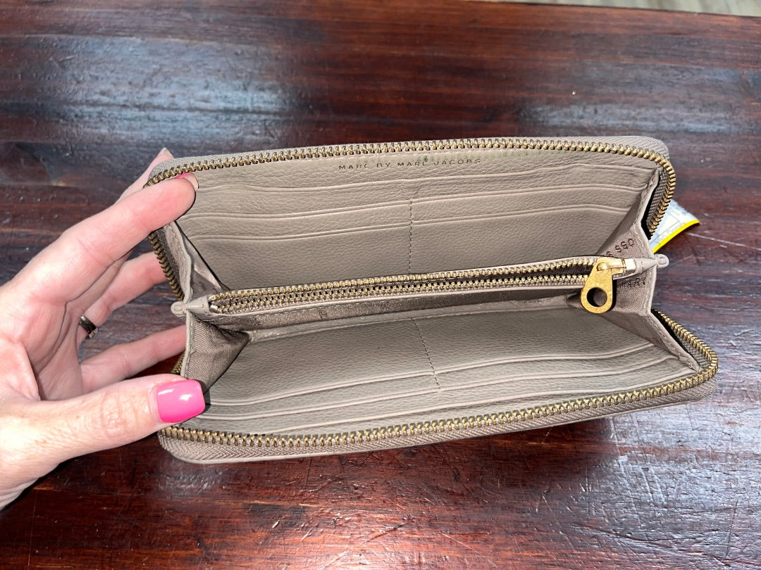 GREY MARC JACOBS LEATHER ZIP WALLET