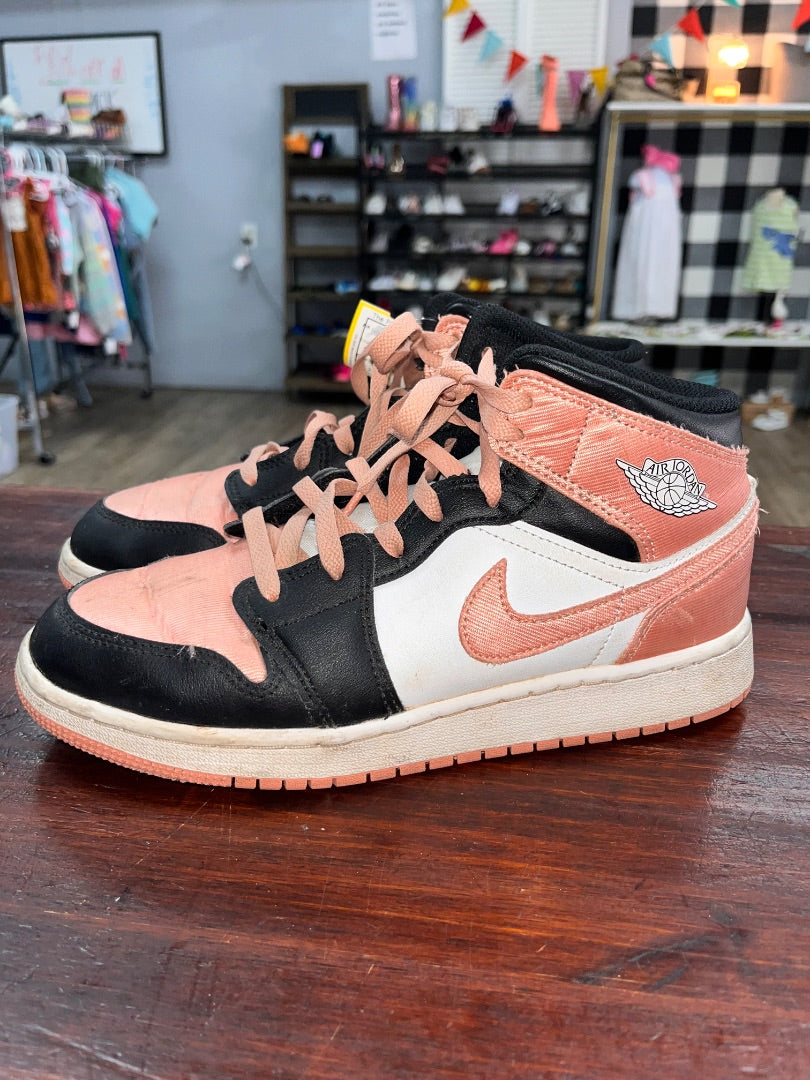 PEACH/BLACK/WHITE NIKE AIR JORDAN HIGH TOPS, SHOES Y6.5