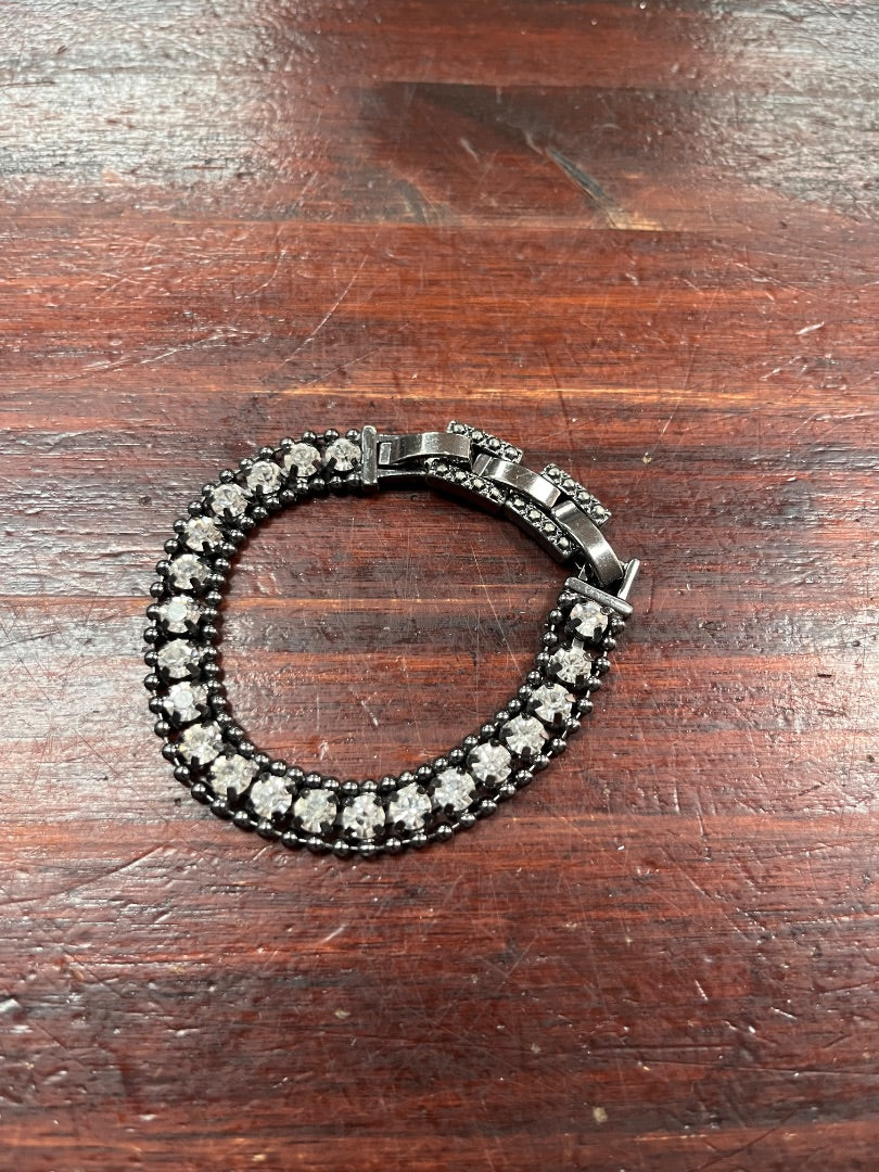 DARK SILVER STELLA & DOT RHINESTONE BRACELET