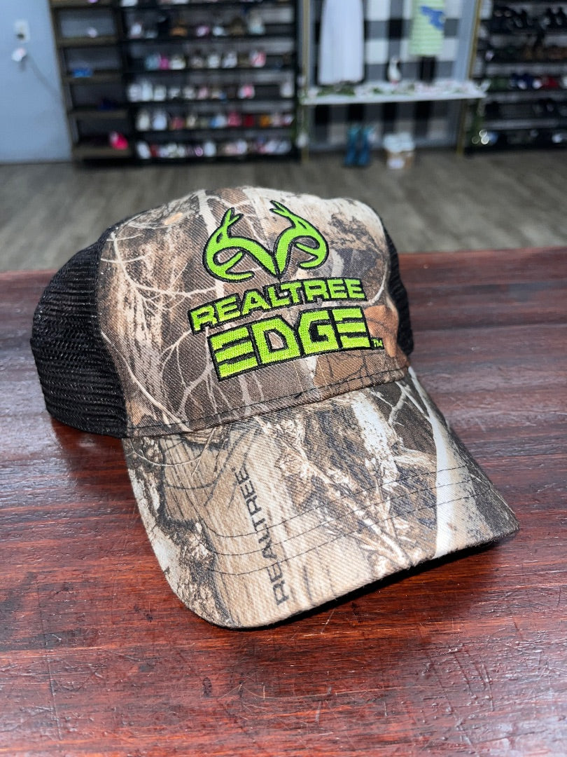 BLACK/GREEN REALTREE CAMO TRUCKER HAT, BOYS