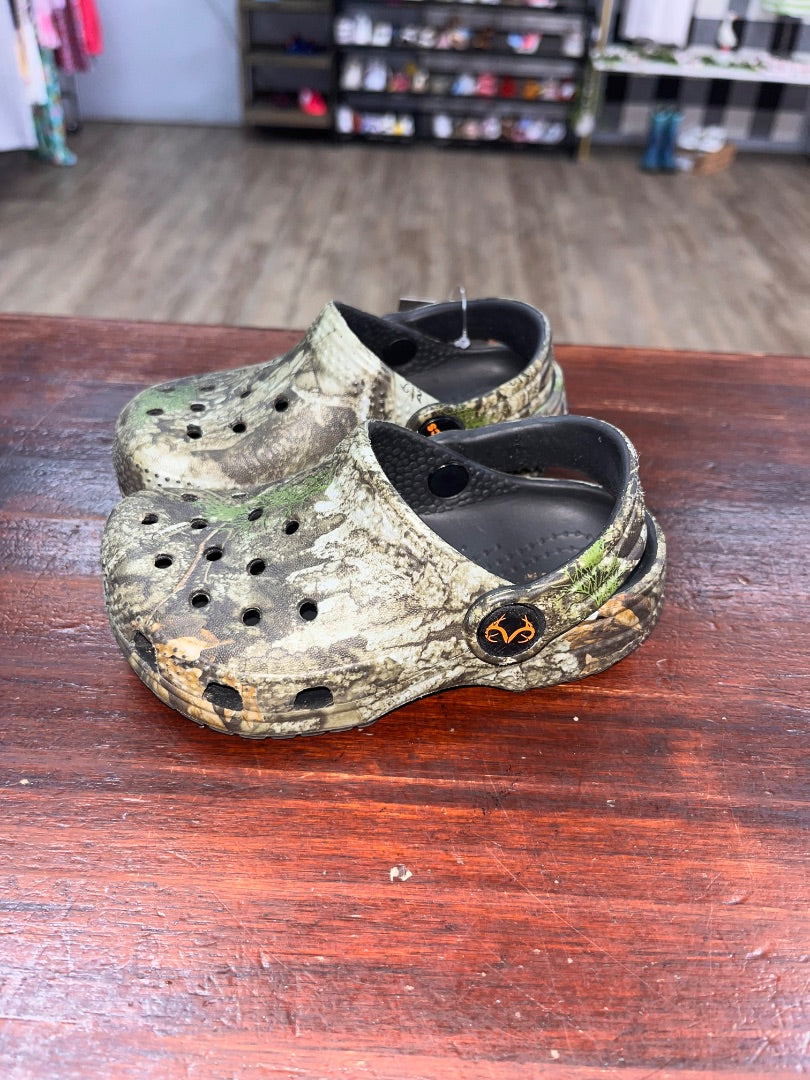 OLIVE CROCS CAMO RUBBER SHOES, SHOES 7