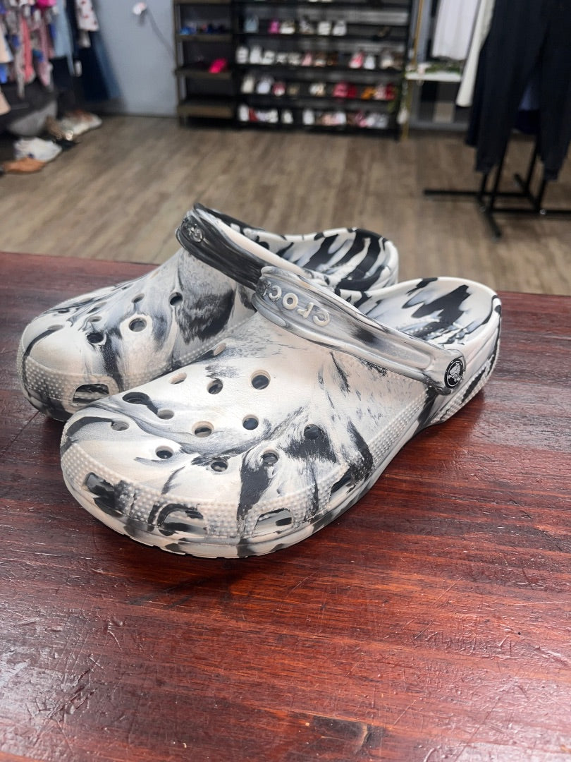 BLACK/WHITE CROCS DYE RUBBER SHOES, SHOES 8 MEN