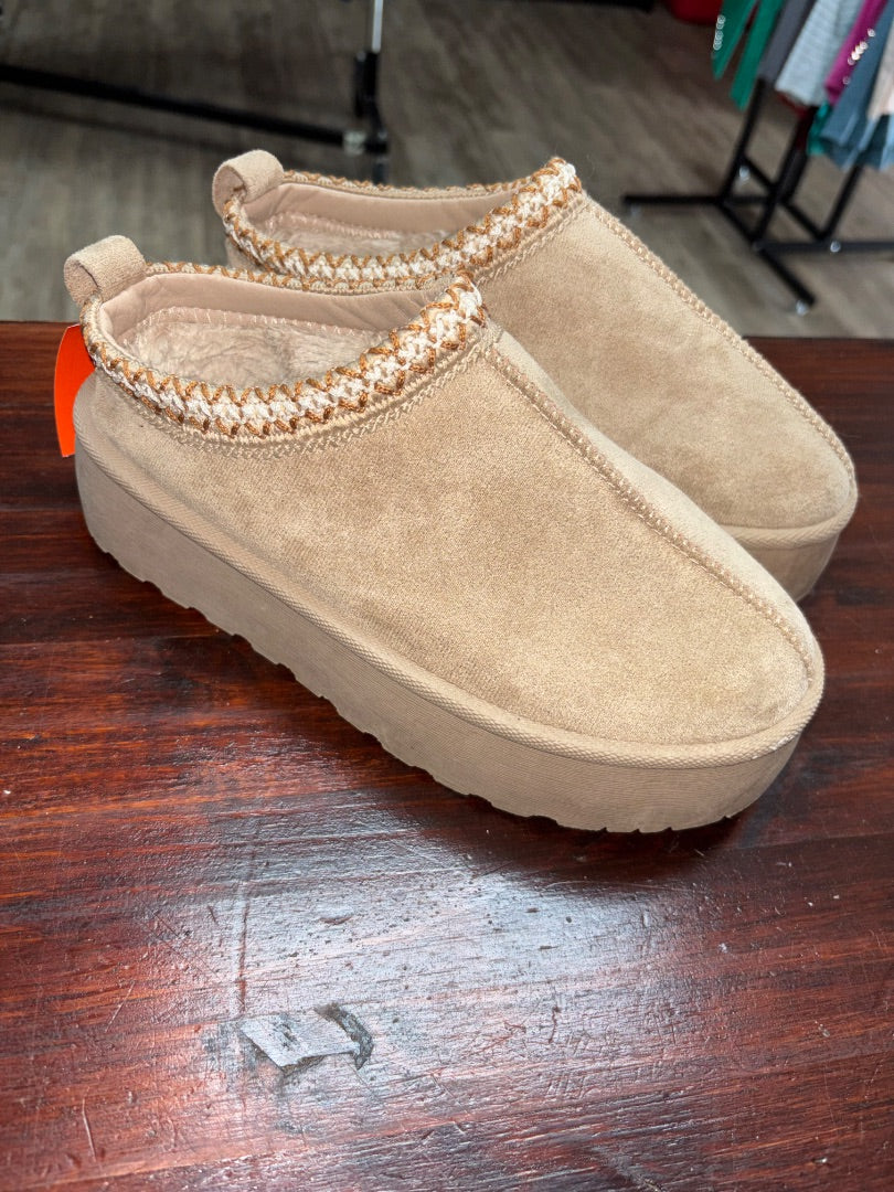 Tan Jessica Carlyle Platform suede clogs, Shoes A8