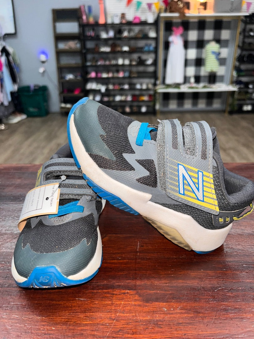 NAVY NEW BALANCE VELCRO STRAP SNEAKERS, SHOES 11