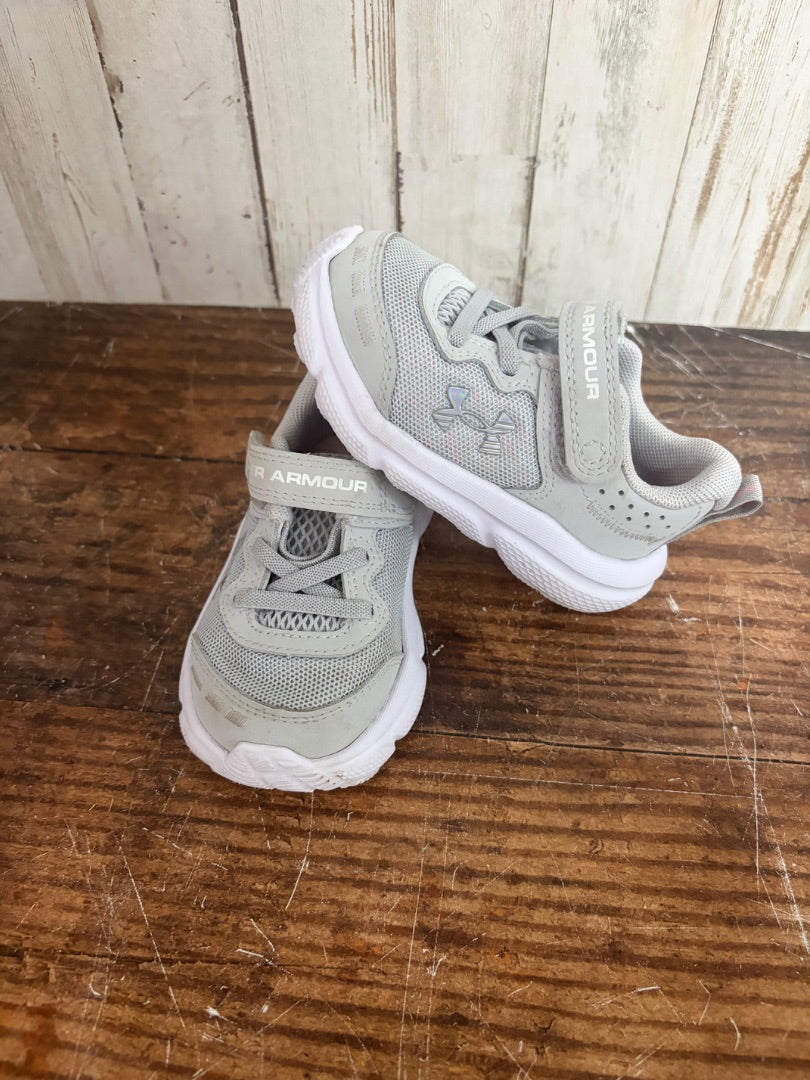 GREY UNDER ARMOUR LOGO SNEAKERS, SHOES 6