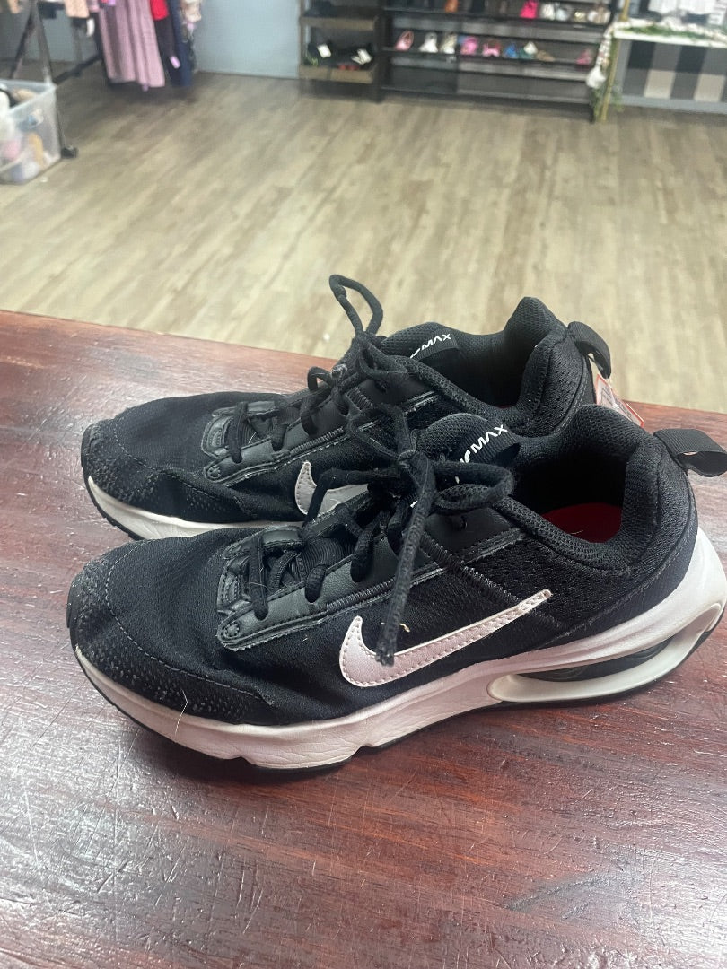BLACK NIKE AIR MAX SNEAKERS, SHOES Y5.5