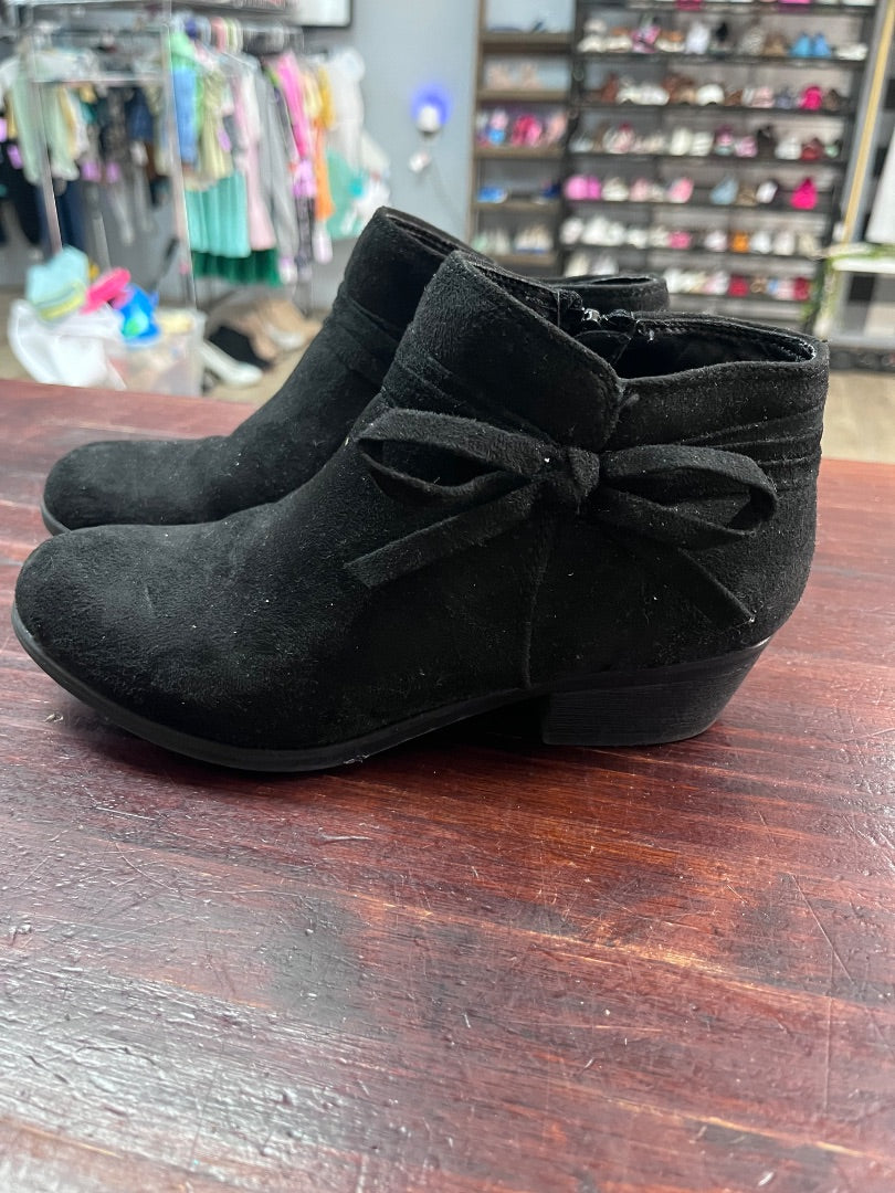 BLACK UNR8ED BOW SUEDE ANKLE BOOTS, SHOES 13