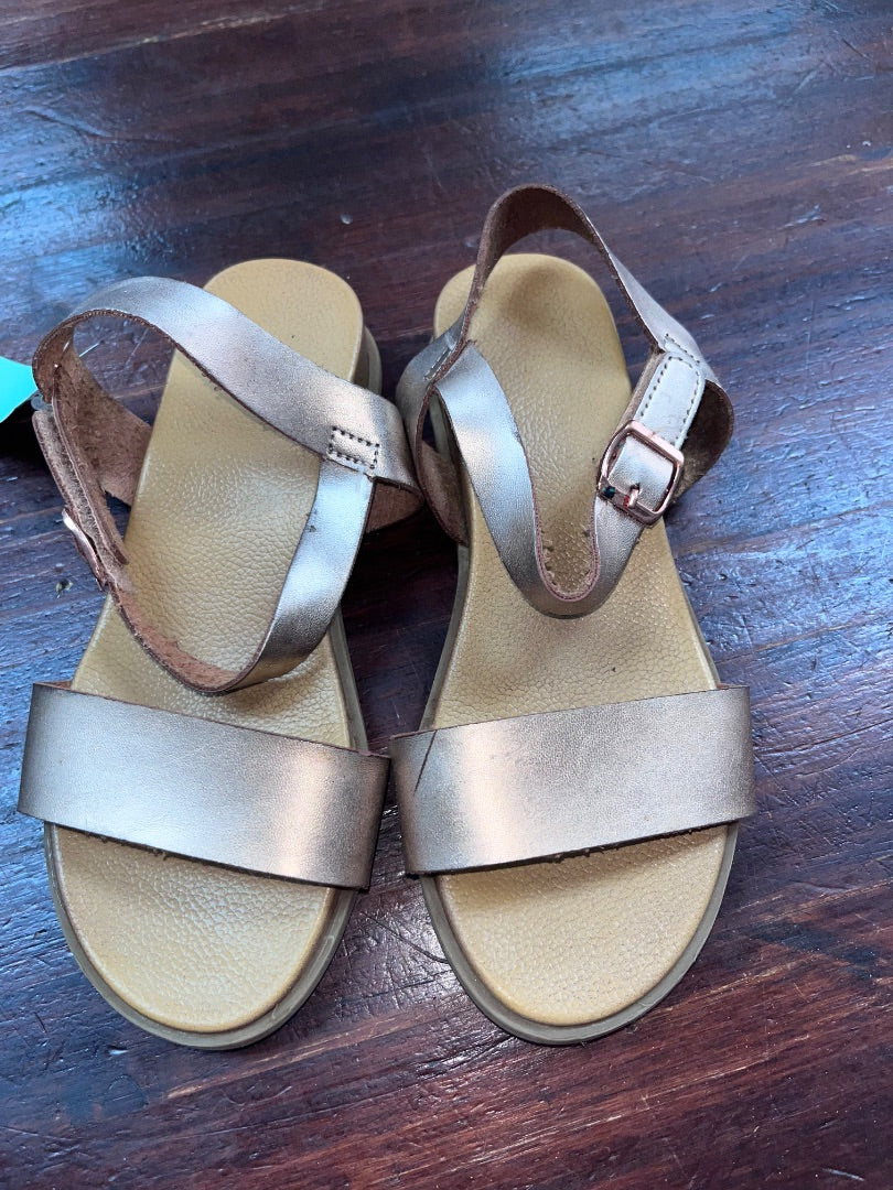 BRONZE BUCKLE SANDALS, SHOES 13