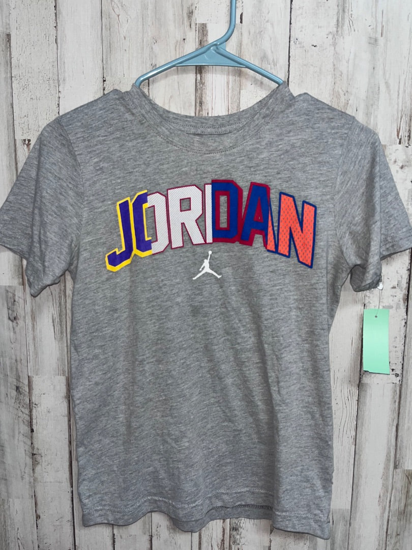 GREY JORDAN LOGO TEE, BOY 10/12