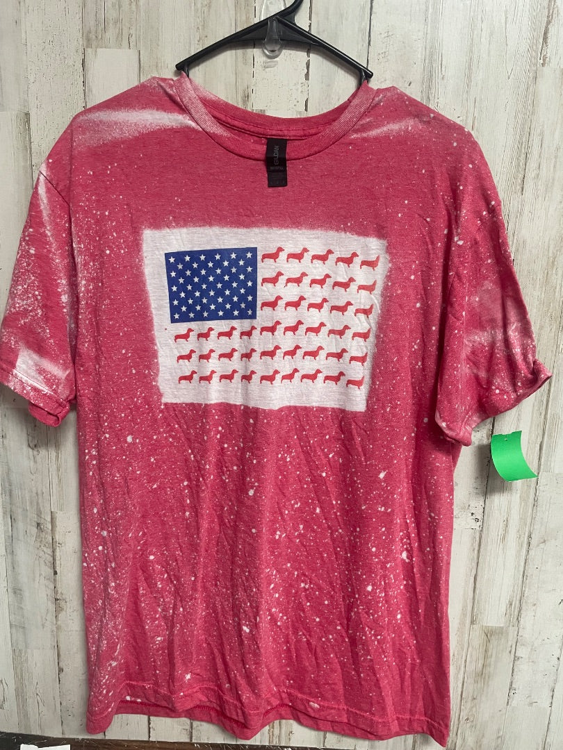 RED GILDAN DOG FLAG PRINT TEE, LADIES L