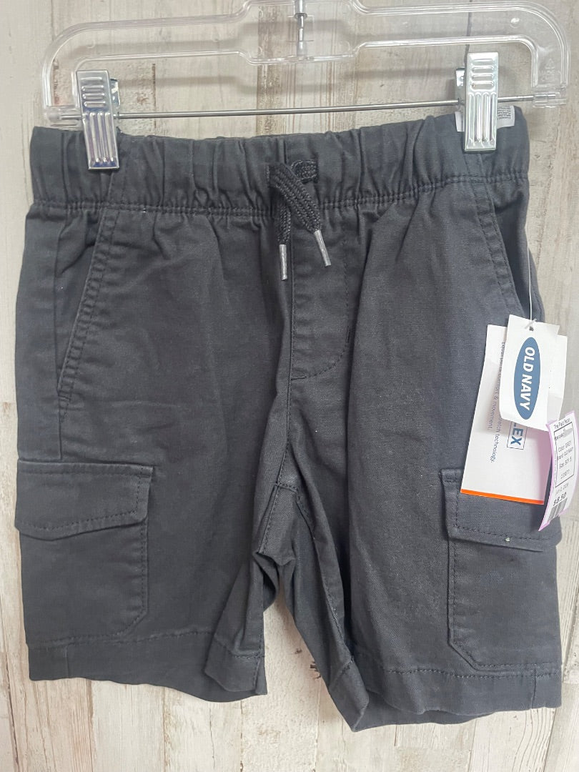 GREY OLD NAVY NEW CARGO SHORTS, BOY 5