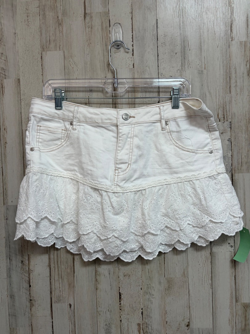WHITE MADDEN EYELIT TRIM DENIM SKIRT, LADIES L