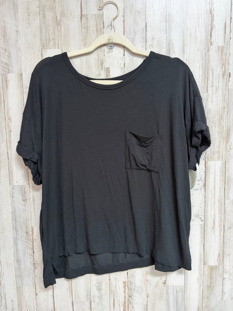 BLACK AMERICAN EAGLE SOFT POCKET TOP, LADIES L