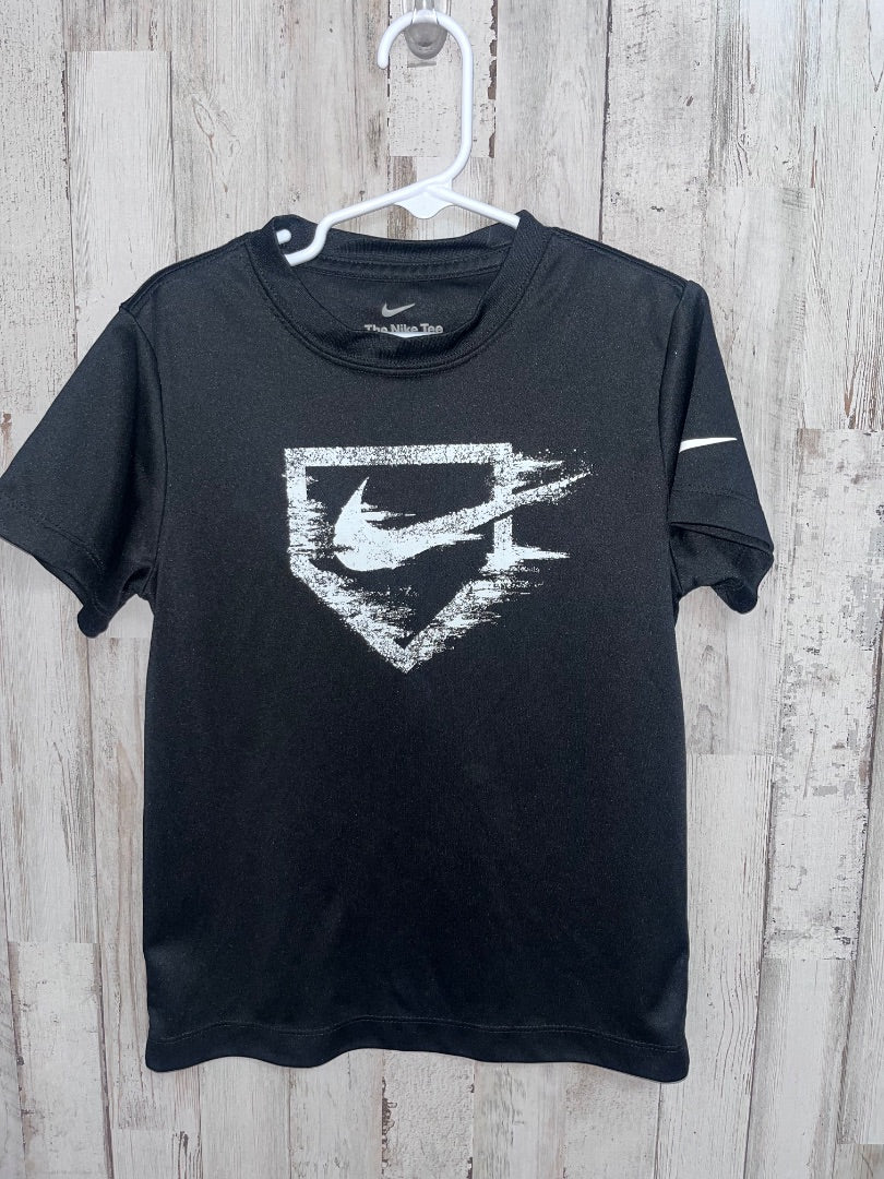 BLACK NIKE LOGO DRY FIT TEE, BOY 7