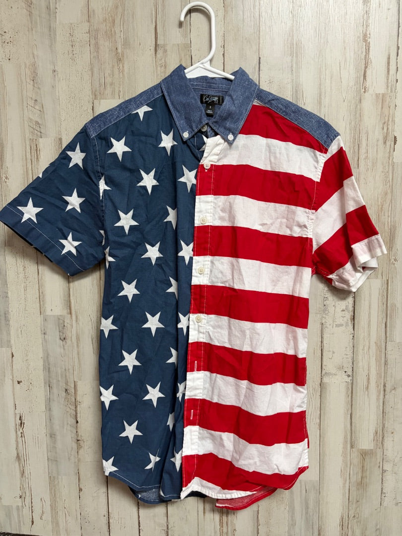 R/W/B CITY STREETS AMERICAN FLAG BUTTON UP, BOY ADULT S