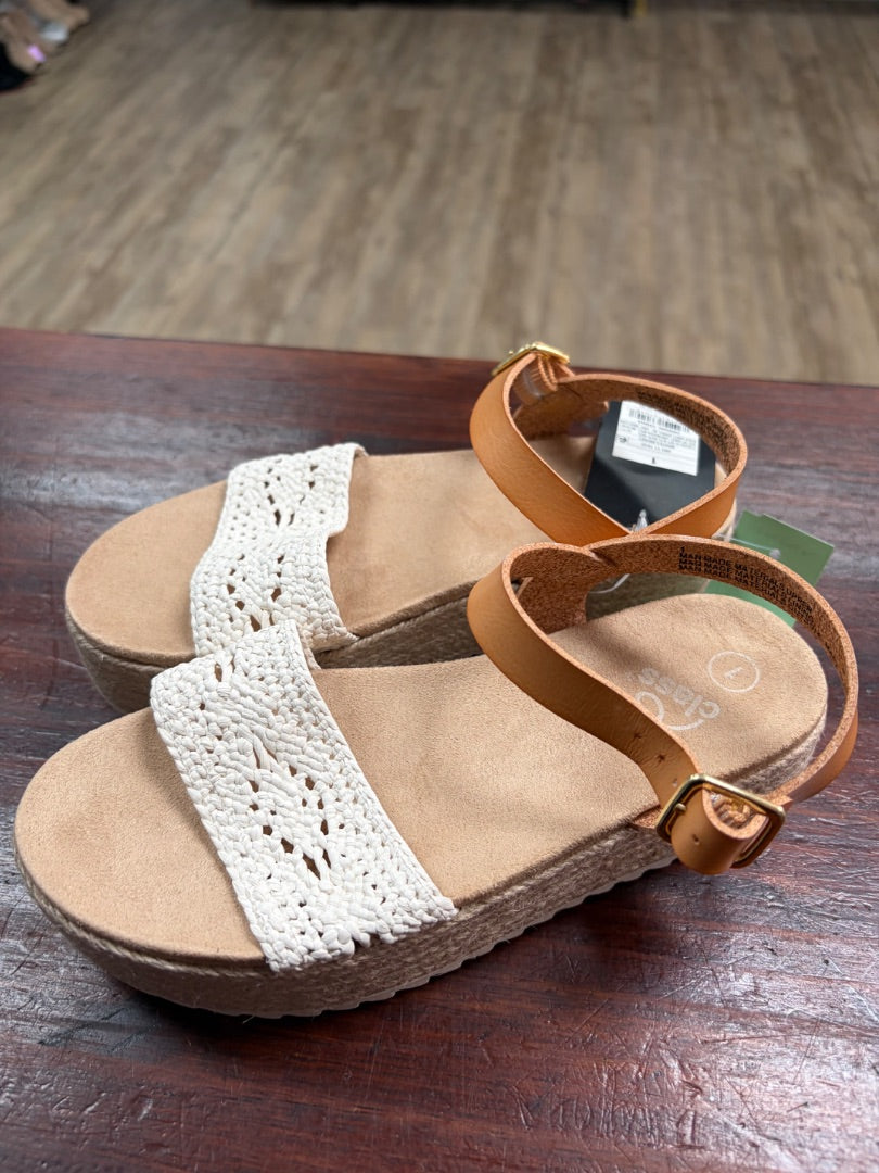 TAN ART CLASS NEW CROCHET STRAP SANDALS, SHOES Y1