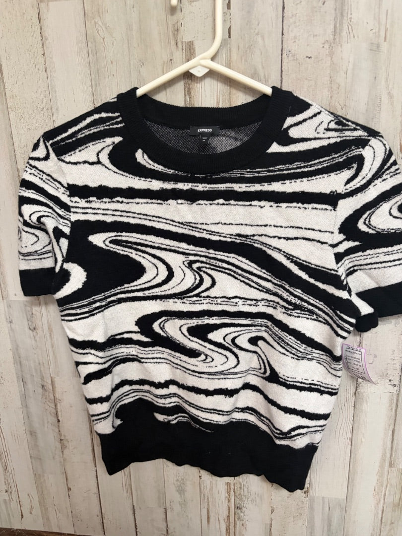 WHITE/BLACK EXPRESS PRINTED SWEATER TOP, LADIES XS