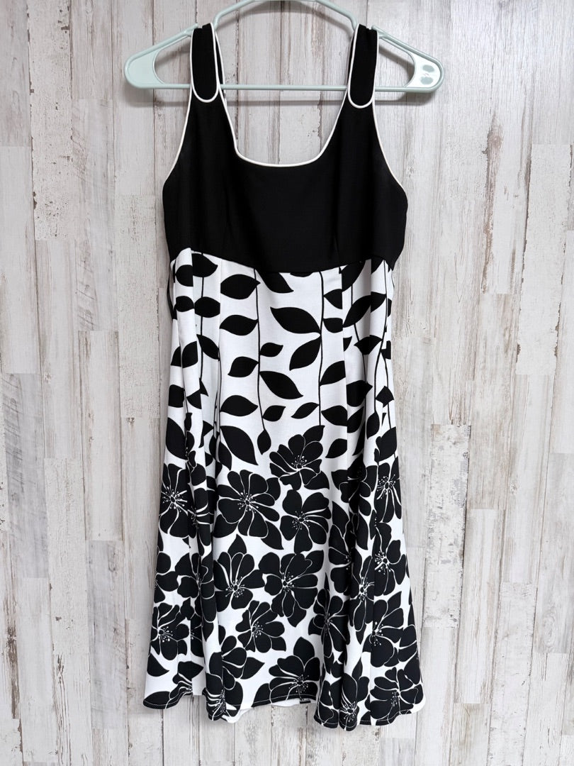 White/black Dressbarn 8 Floral fitted dress, Ladies M