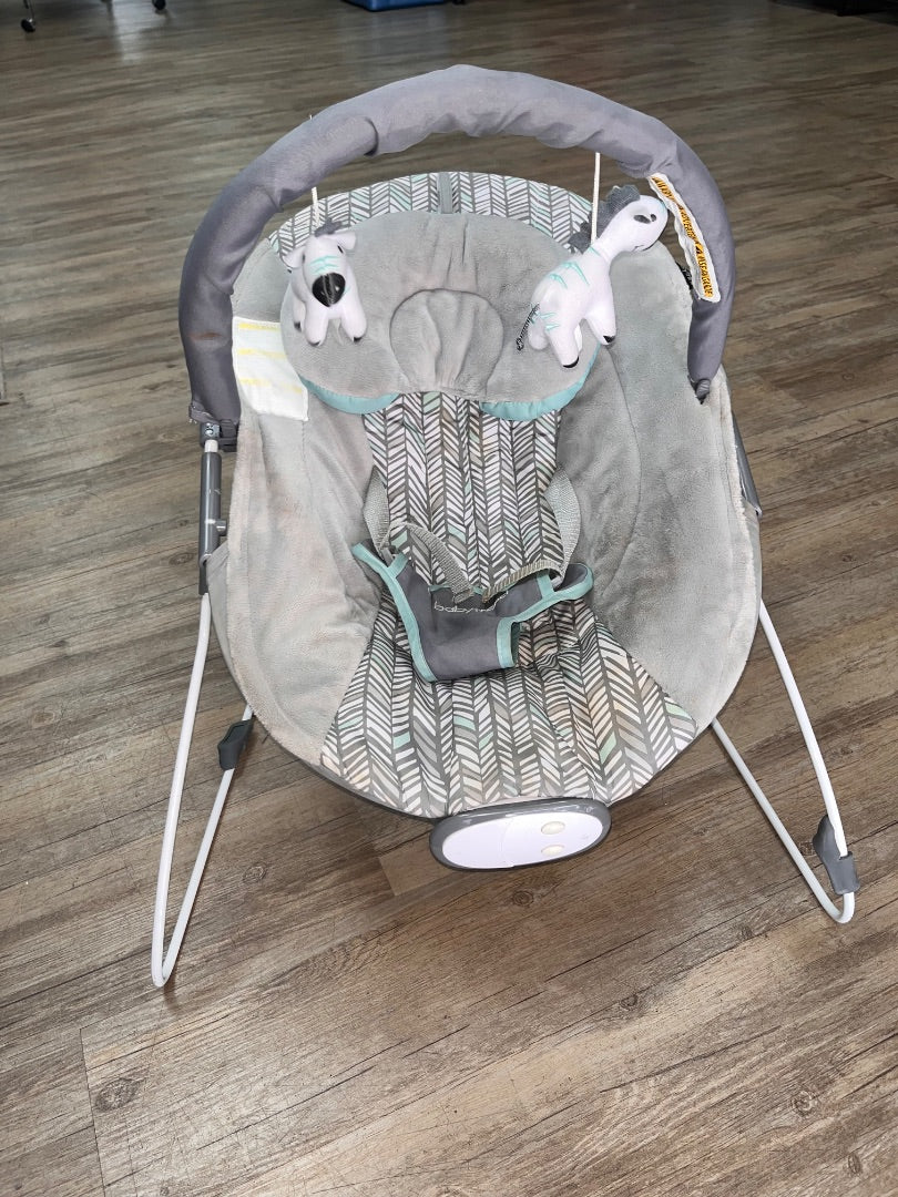 GREY BABY TREND BOUNCER SEAT