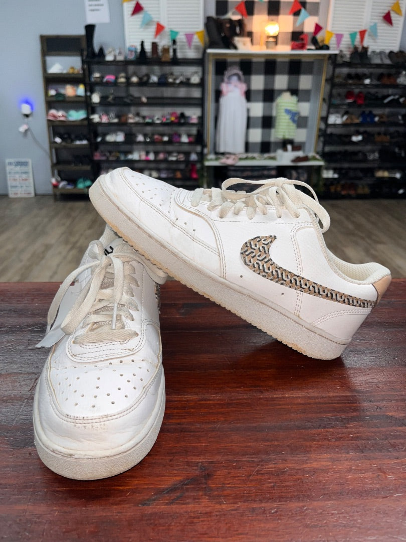 WHITE/TAN NIKE PRINT SWOOSH SNEAKERS, SHOES MEN 9