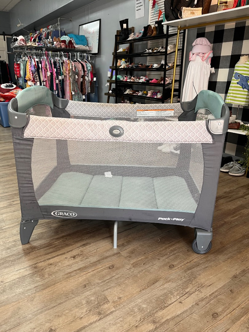 GREY/TEAL GRACO PACK AND PLAY CHANGE AND CARRY, BABY GEAR
