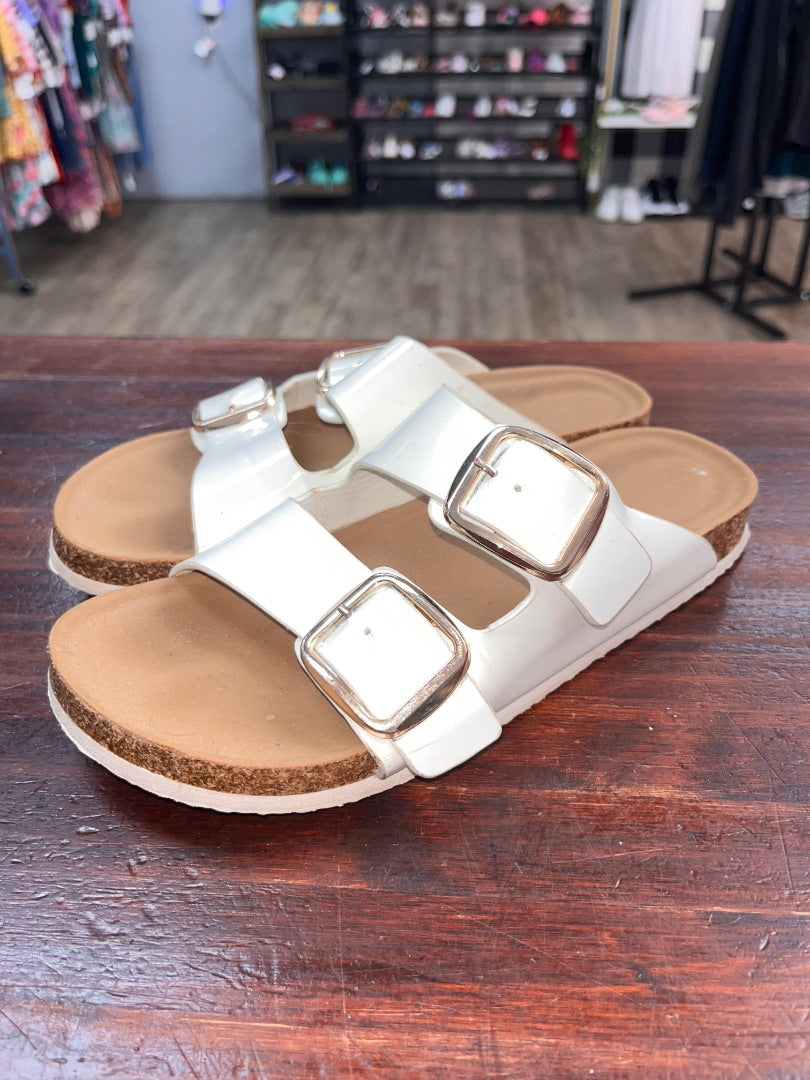WHITE MADDEN DOUBLE STRAP BUCKLE SANDALS, SHOES Y4