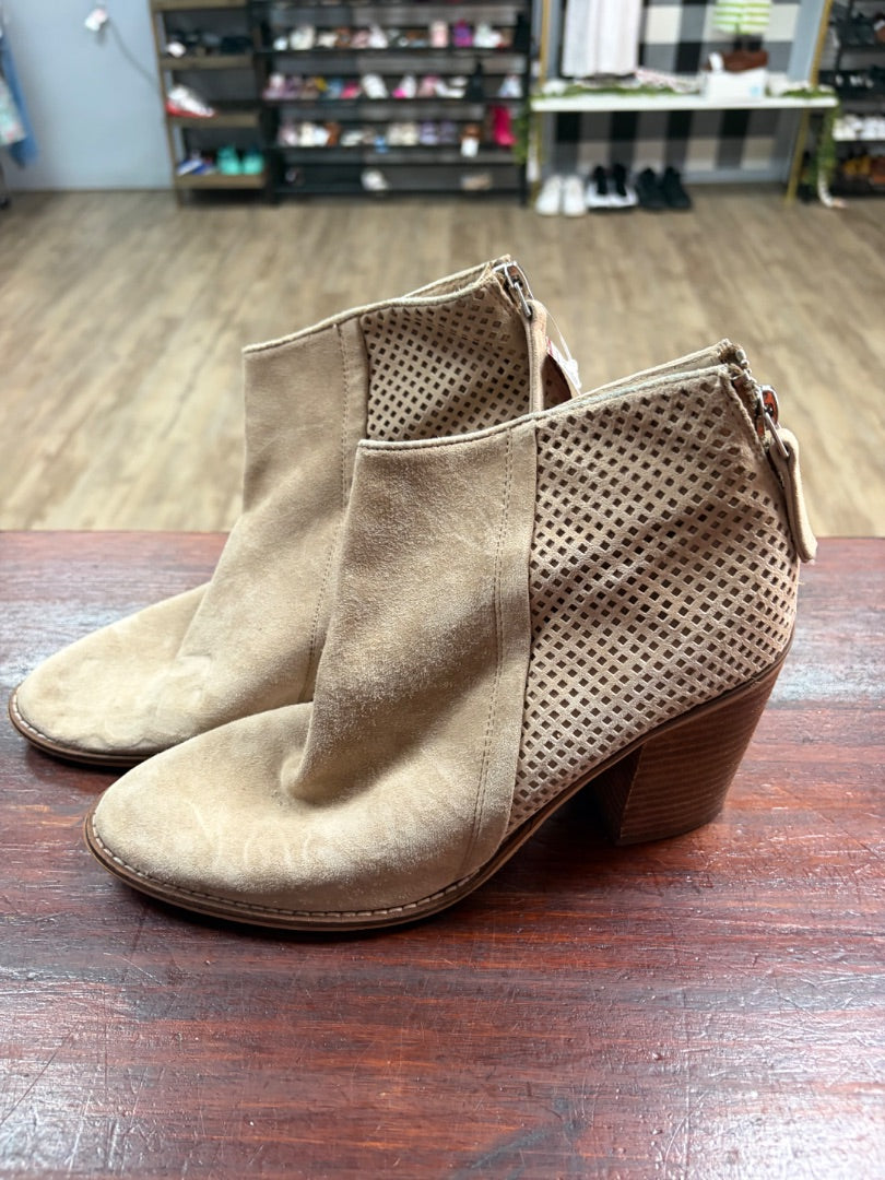 TAUPE STEVE MADDEN SUEDE ZIP ANKLE BOOTS, SHOES A8.5