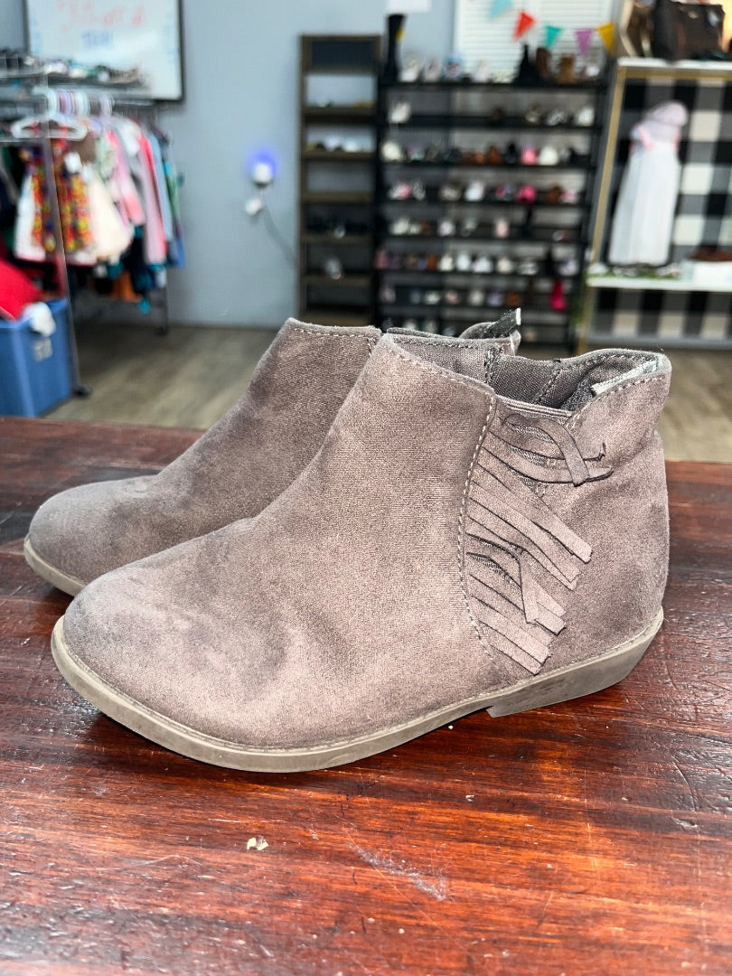 GREY OLD NAVY FRINGE ANKLE BOOTS, GIRL 10