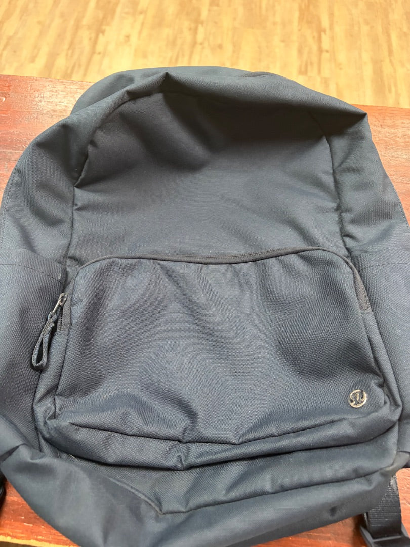 NAVY LULULEMON EVERYWHERE BACKPACK