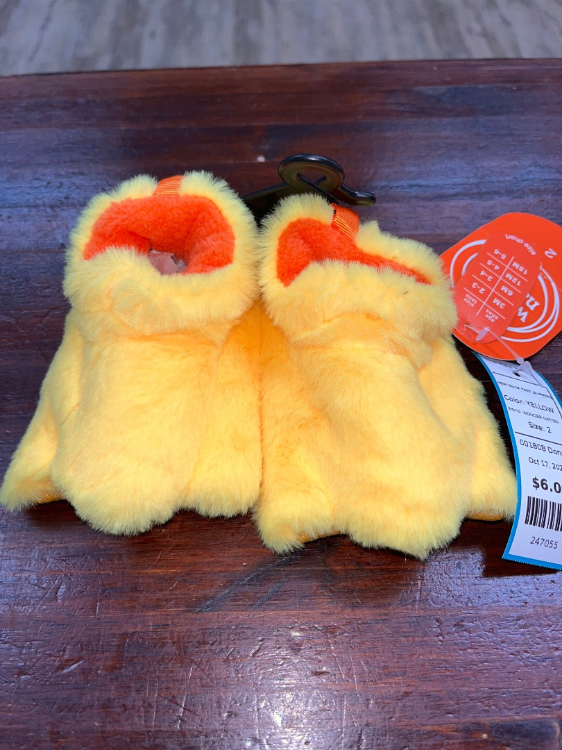 YELLOW WONDER NATION NEW DUCK FEET SLIPPERS, 2