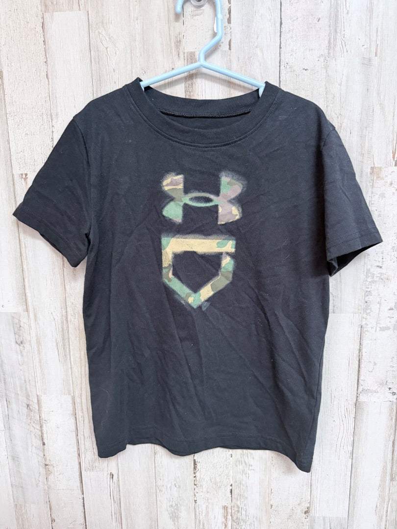 BLACK UNDER ARMOUR LOGO TEE, BOYS 7