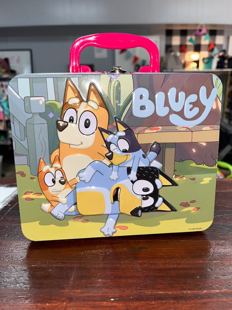 BLUE DISNEY BLUEY PUZZLES AND TIN CASE