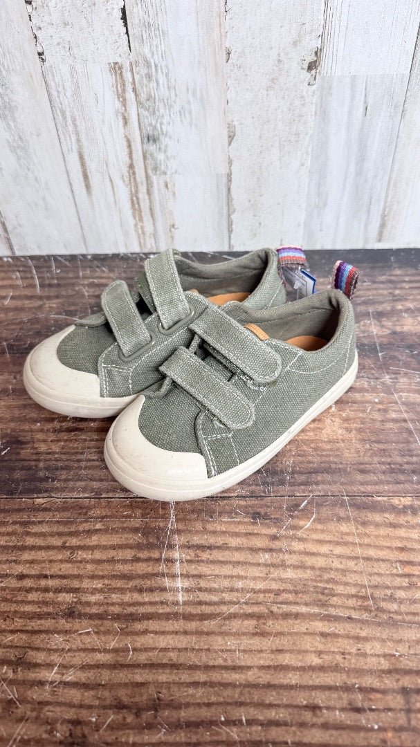 OLIVE OLD NAVY VELCRO STRAP SNEAKERS, SHOES 7