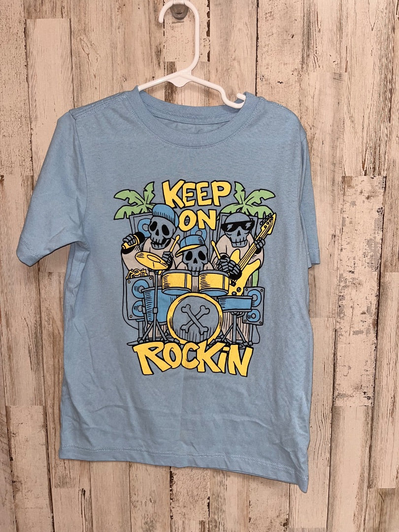 LIGHT BLUE WONDER NATION KEEP ON ROCKIN TEE, BOY 6/7