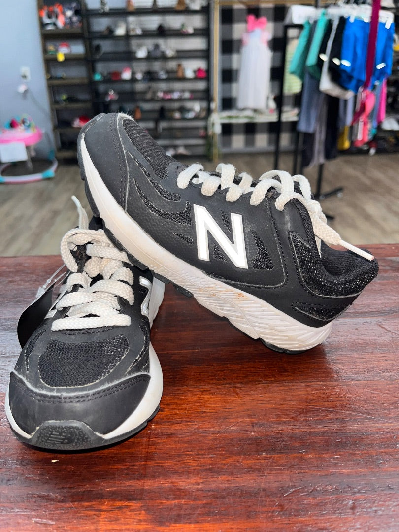 BLACK NEW BALANCE 519 SNEAKERS, SHOES 12