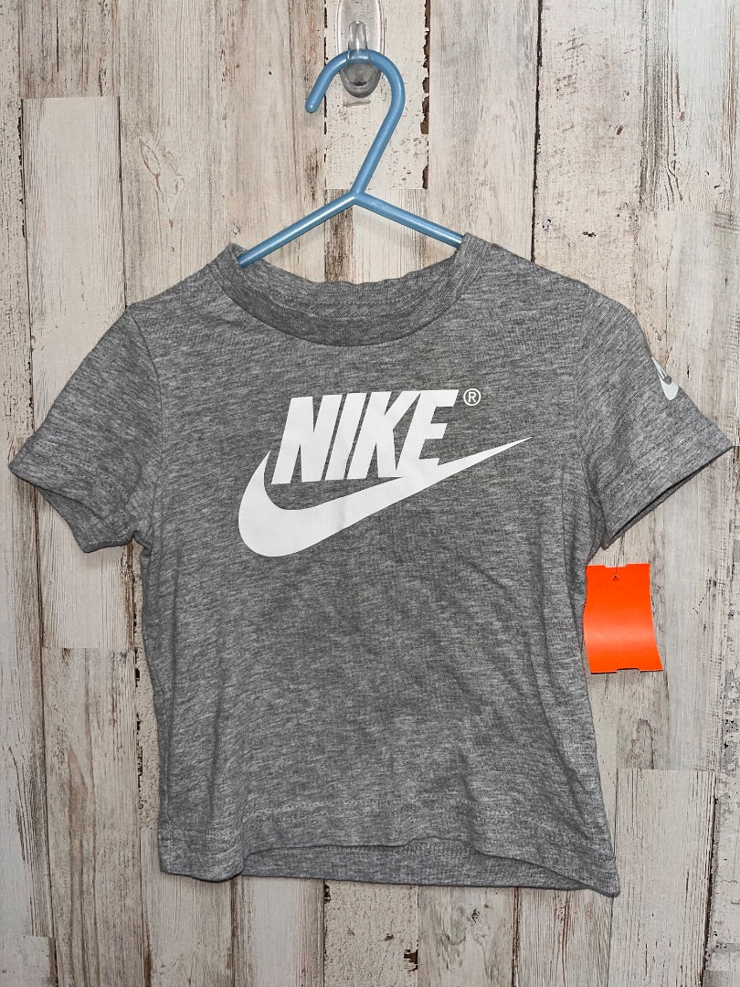 GREY NIKE LOGO TEE, BOY 2T