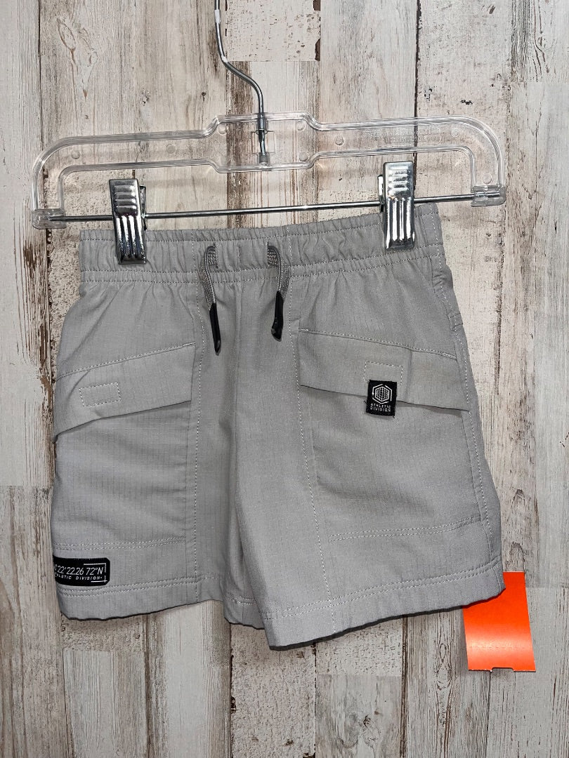 GREY ATHLETIC WORKS CARGO PERFORMANCE SHORTS, BOY 18M